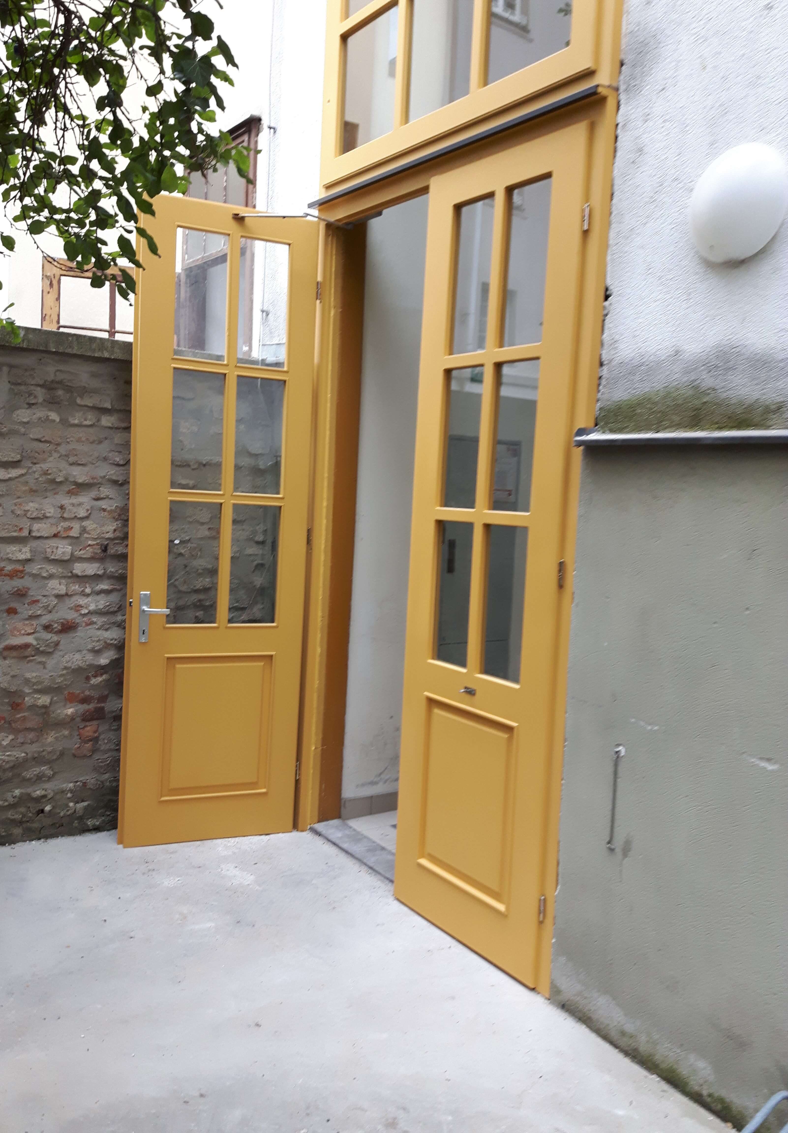 Braune Tür Alt Wien